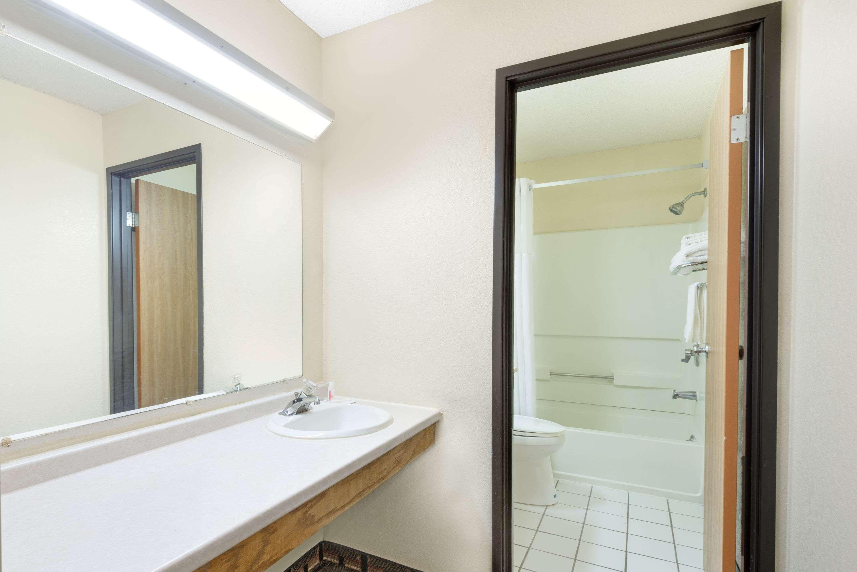 ซูเปอร์ 8 บาย วินด์แฮม เคนต์/แอครอน แอเรีย Hotel เคนท์ ภายนอก รูปภาพ