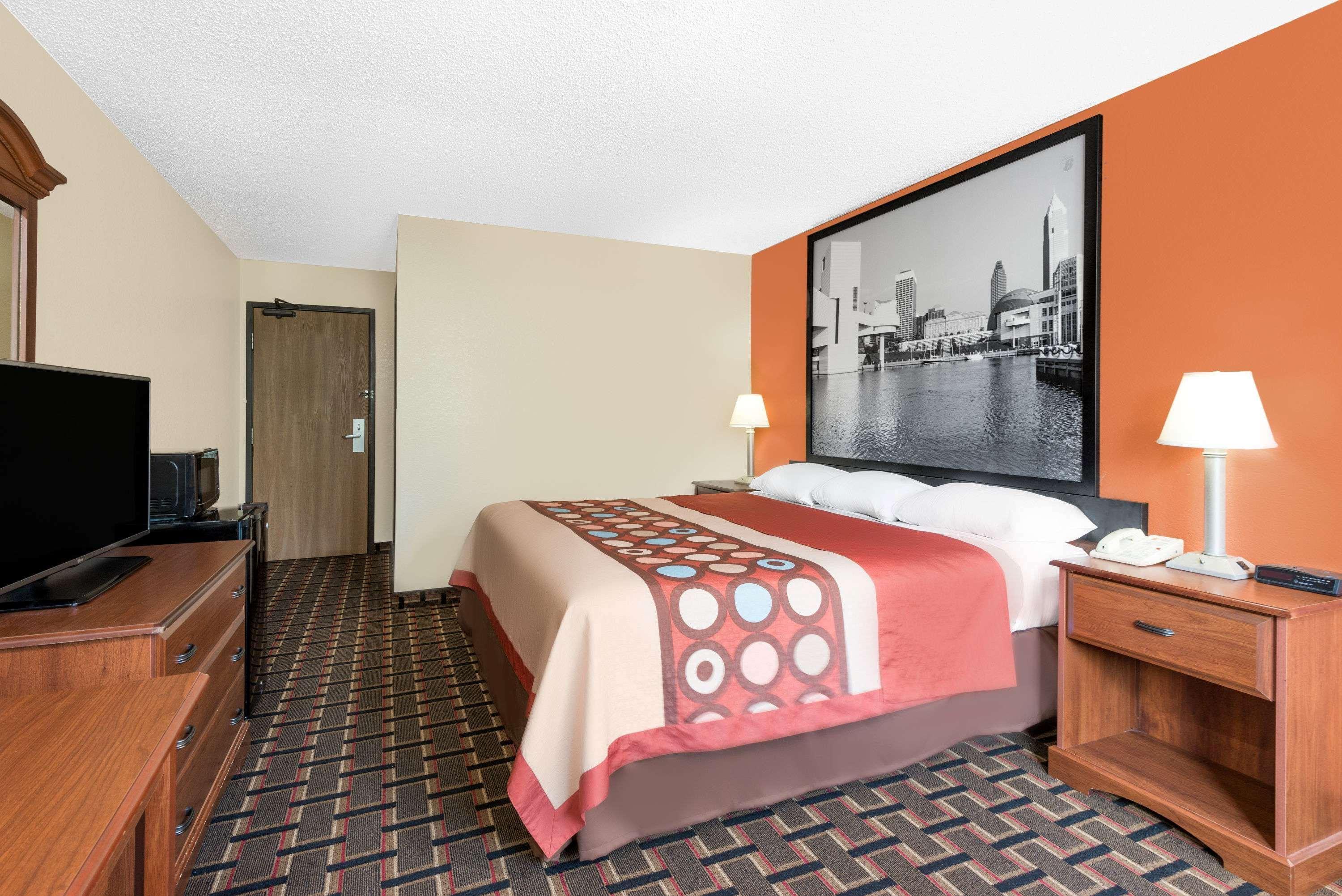 ซูเปอร์ 8 บาย วินด์แฮม เคนต์/แอครอน แอเรีย Hotel เคนท์ ภายนอก รูปภาพ