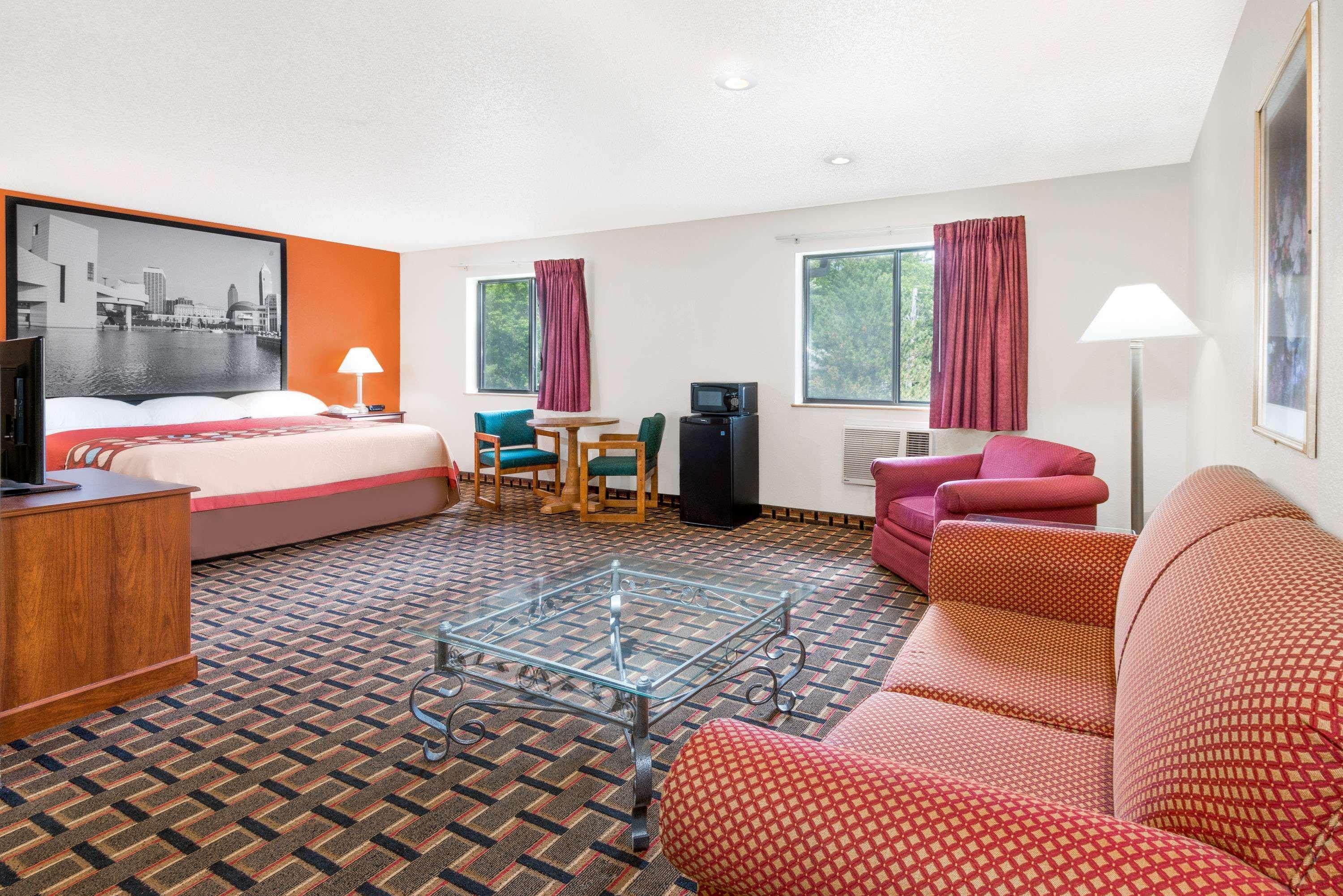 ซูเปอร์ 8 บาย วินด์แฮม เคนต์/แอครอน แอเรีย Hotel เคนท์ ภายนอก รูปภาพ