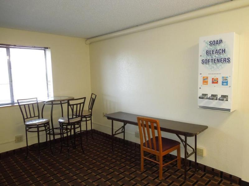 ซูเปอร์ 8 บาย วินด์แฮม เคนต์/แอครอน แอเรีย Hotel เคนท์ ภายนอก รูปภาพ