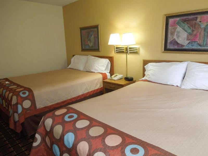 ซูเปอร์ 8 บาย วินด์แฮม เคนต์/แอครอน แอเรีย Hotel เคนท์ ภายนอก รูปภาพ