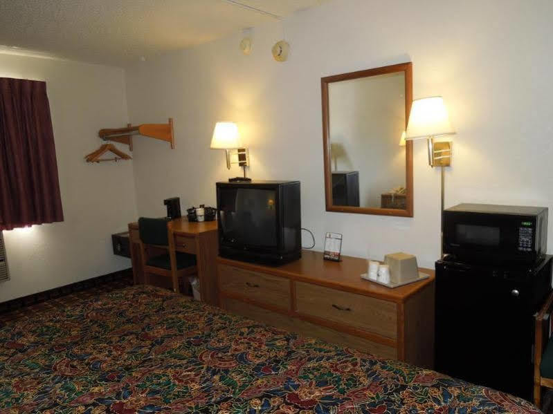 ซูเปอร์ 8 บาย วินด์แฮม เคนต์/แอครอน แอเรีย Hotel เคนท์ ภายนอก รูปภาพ