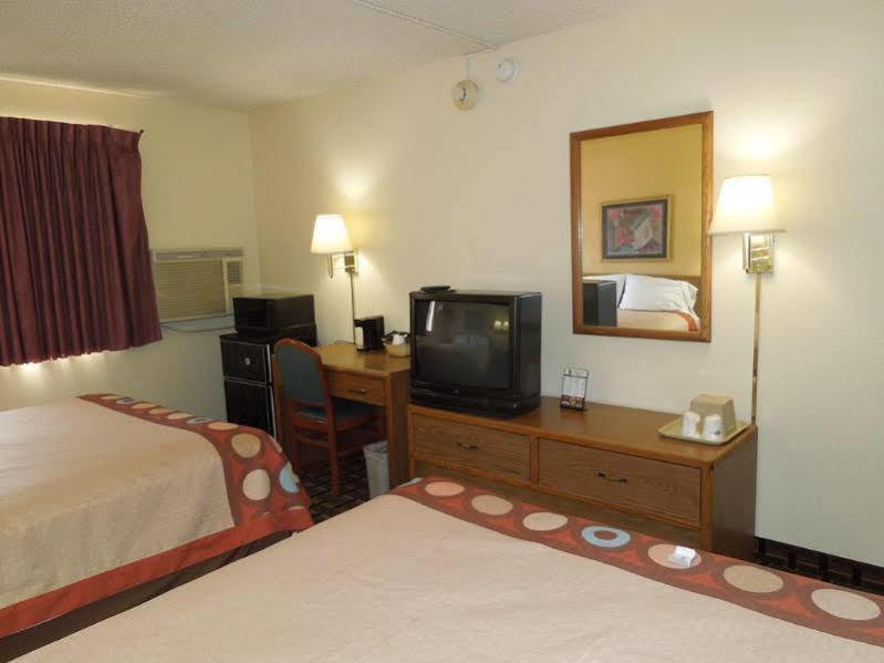ซูเปอร์ 8 บาย วินด์แฮม เคนต์/แอครอน แอเรีย Hotel เคนท์ ภายนอก รูปภาพ